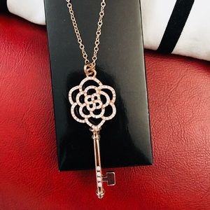 key rose gold tone Necklace 💋💃🏼
